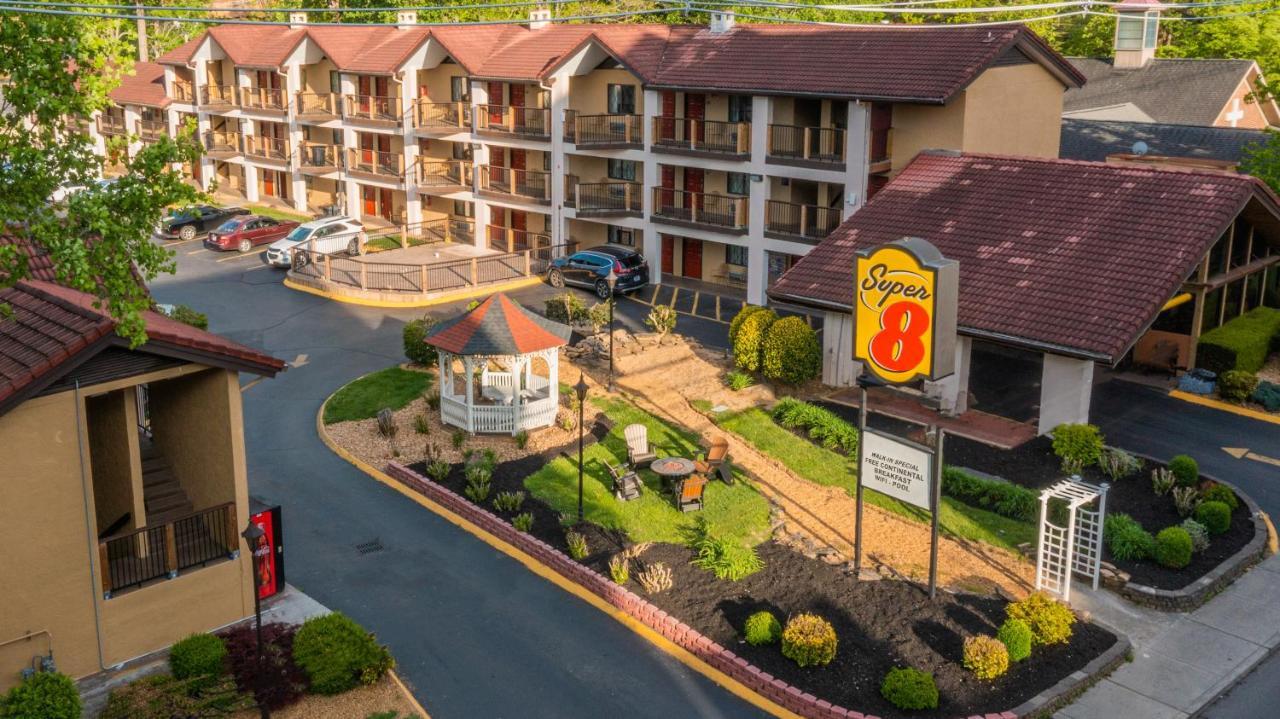 Hotel Super 8 By Wyndham Downtown Gatlinburg At Convention Center Zewnętrze zdjęcie