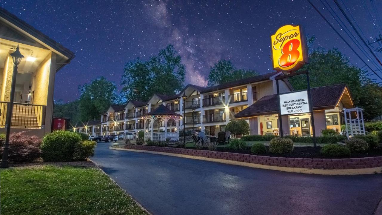 Hotel Super 8 By Wyndham Downtown Gatlinburg At Convention Center Zewnętrze zdjęcie