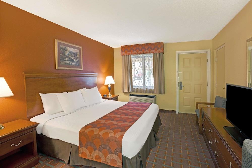 Hotel Super 8 By Wyndham Downtown Gatlinburg At Convention Center Zewnętrze zdjęcie