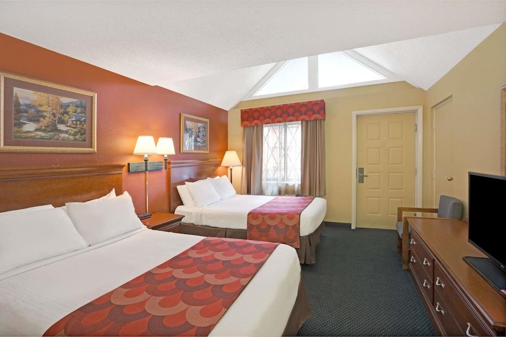 Hotel Super 8 By Wyndham Downtown Gatlinburg At Convention Center Zewnętrze zdjęcie