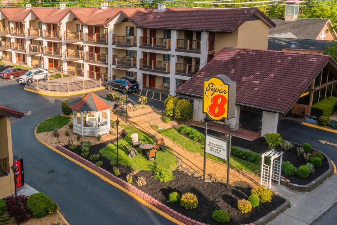 Hotel Super 8 By Wyndham Downtown Gatlinburg At Convention Center Zewnętrze zdjęcie