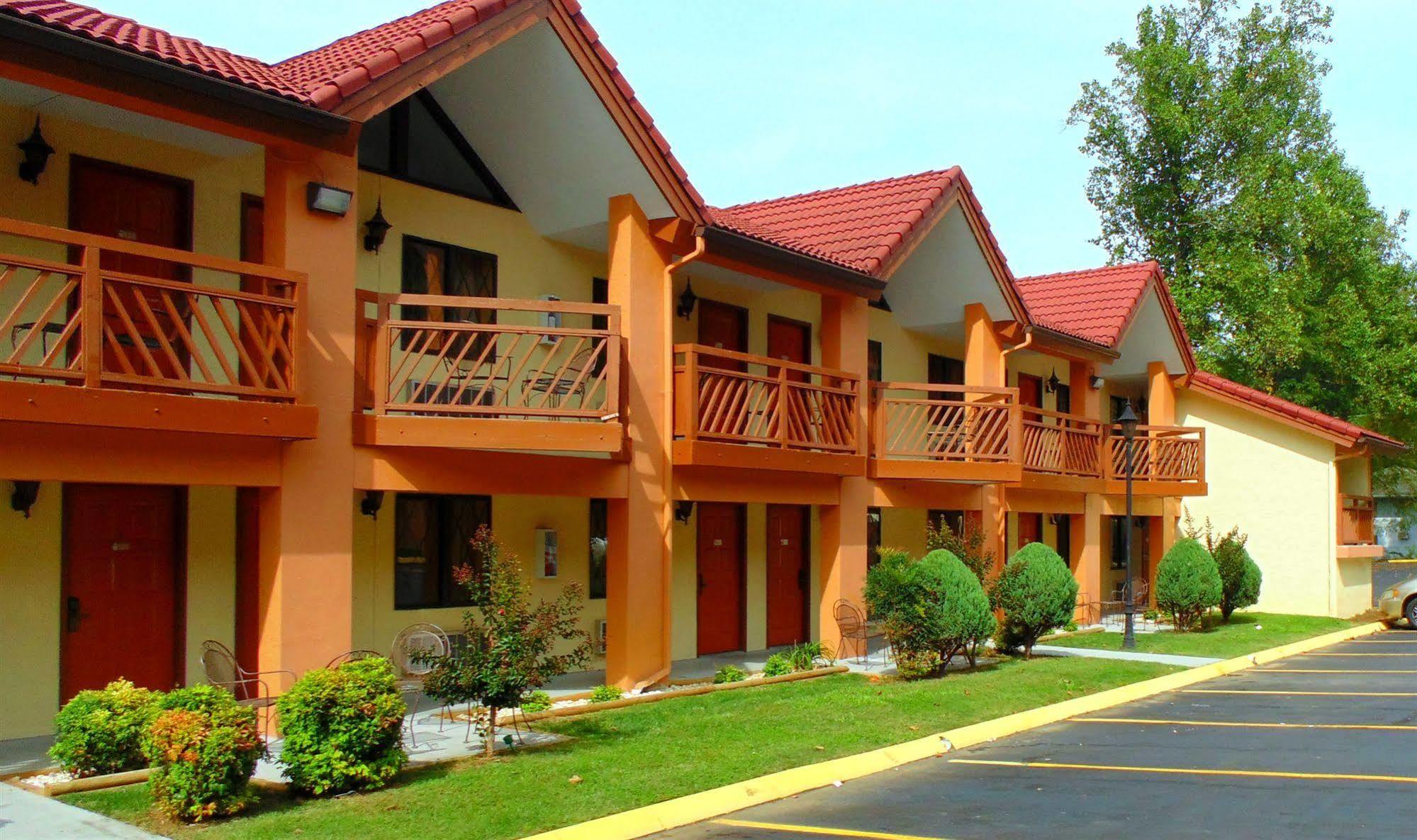 Hotel Super 8 By Wyndham Downtown Gatlinburg At Convention Center Zewnętrze zdjęcie